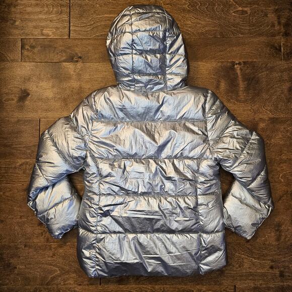Amazon Essentials Kids Heavyweight Hooded Puffer Jacket Size Med Metallic Silver - Picture 2 of 7